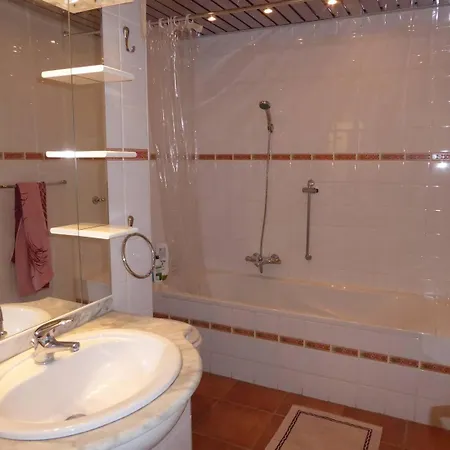 Les Lauriers Blancs Pour 6 Personnes Avec Piscine Privee Et Vue A *