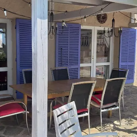 Les Lauriers Blancs Pour 6 Personnes Avec Piscine Privee Et Vue A Vila *