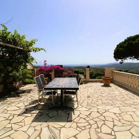 Les Lauriers Blancs Pour 6 Personnes Avec Piscine Privee Et Vue A La Londe-les-Maures